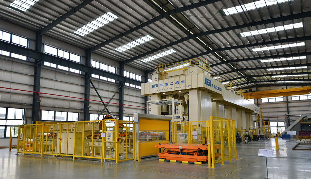 Large automotive production or assembly cell in a factory hall.