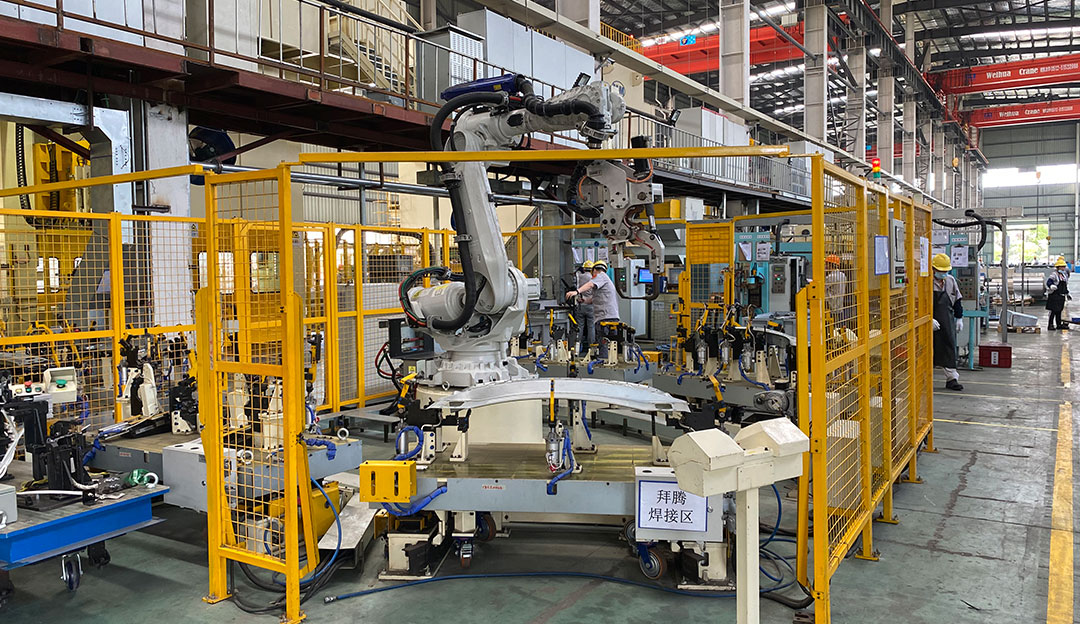 Automated fixture/robot cell in a production workshop.