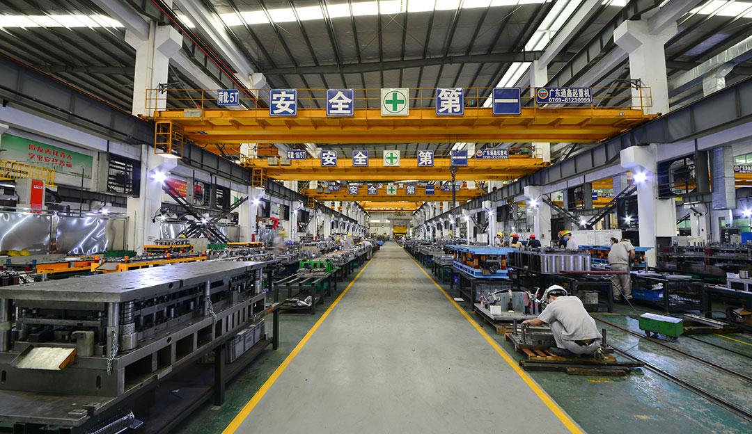 Wide production workshop with crane and manufacturing equipment.